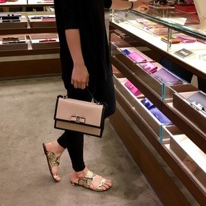 Meet your Posher, Chau